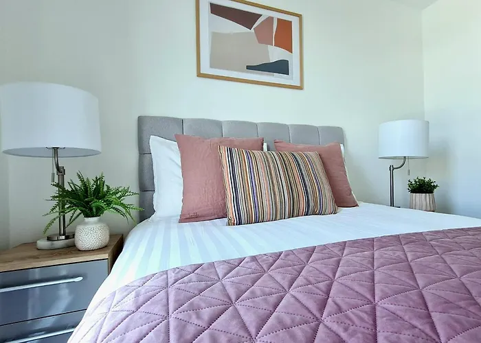 City Centre 2 Bedroomed Apartment - Great Views - Wifi